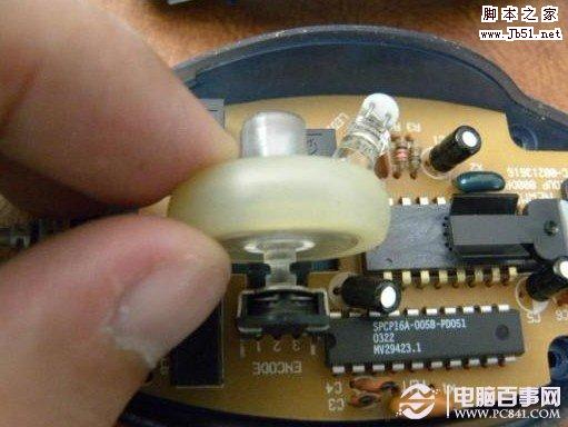 鼠標(biāo)內(nèi)部結(jié)構(gòu)簡單 鼠標(biāo)壞了不妨檢修下