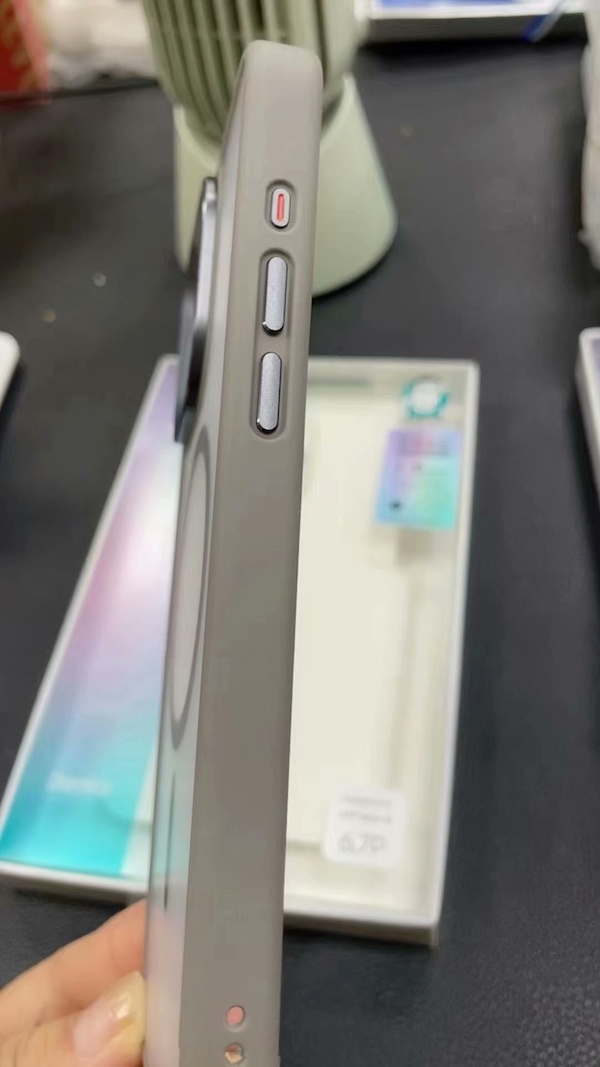 蘋果 iPhone 15 Pro 機模與 iPhone 14 Pro 對比:全新固態(tài)按鍵 蘋果 iPhone 15 Pro 機模與 iPhone 14 Pro 對比:全新固態(tài)按鍵