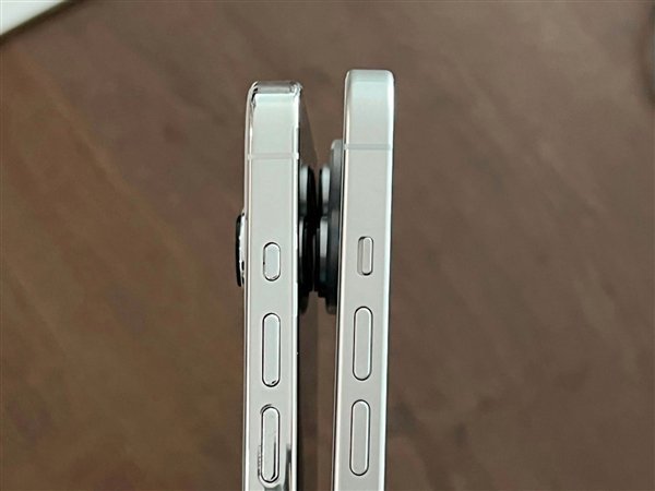 蘋果 iPhone 15 Pro 機模與 iPhone 14 Pro 對比:全新固態(tài)按鍵 蘋果 iPhone 15 Pro 機模與 iPhone 14 Pro 對比:全新固態(tài)按鍵