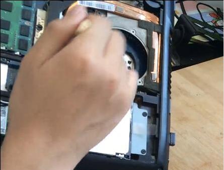 清理銅片附近的灰 清理銅片附近的灰